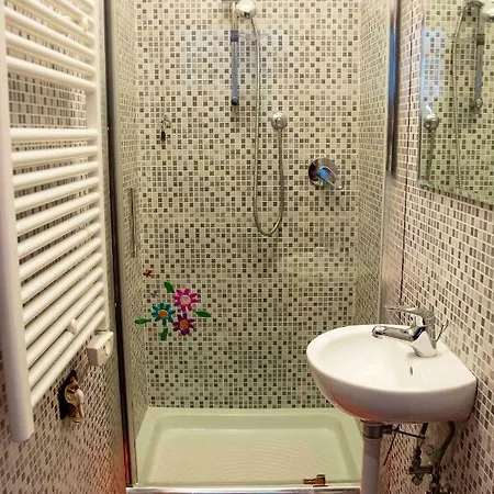 Otto Rosso Apartment